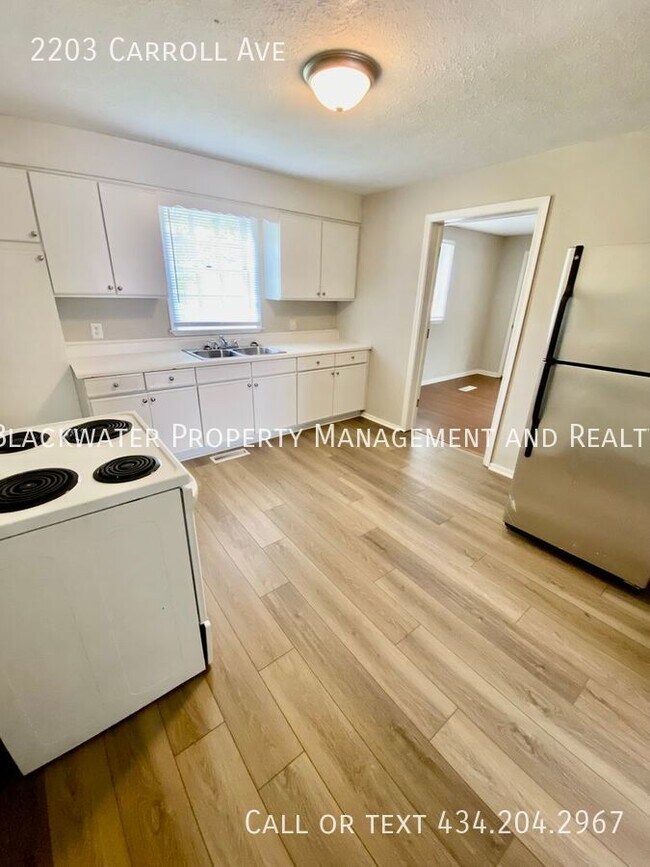 Building Photo - 3 Bedroom Home Near City Stadium!