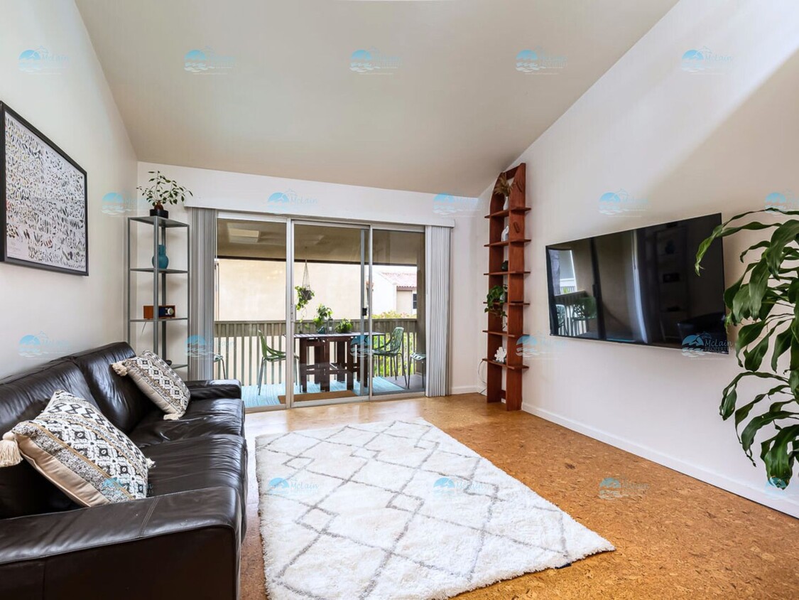Primary Photo - Top Floor Furnished Condo In The Heart Of ...