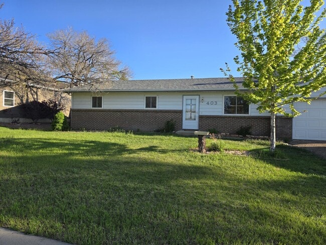 Building Photo - 403 Greenway Dr Building Photo - 403 Greenway Dr