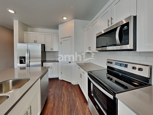 Foto del edificio - 4235 W St Charles Avenue
