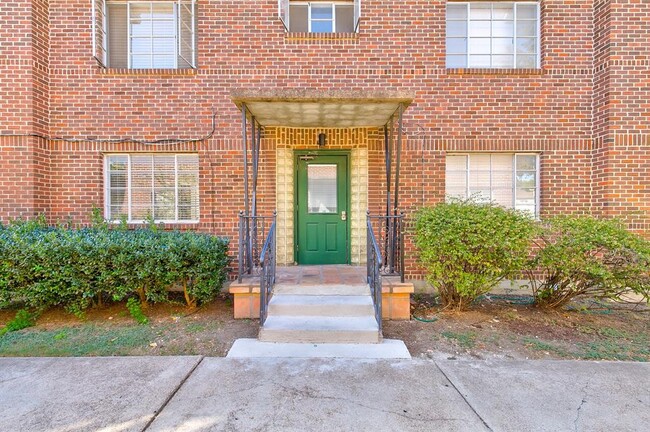 Building Photo - 3255 S University Dr