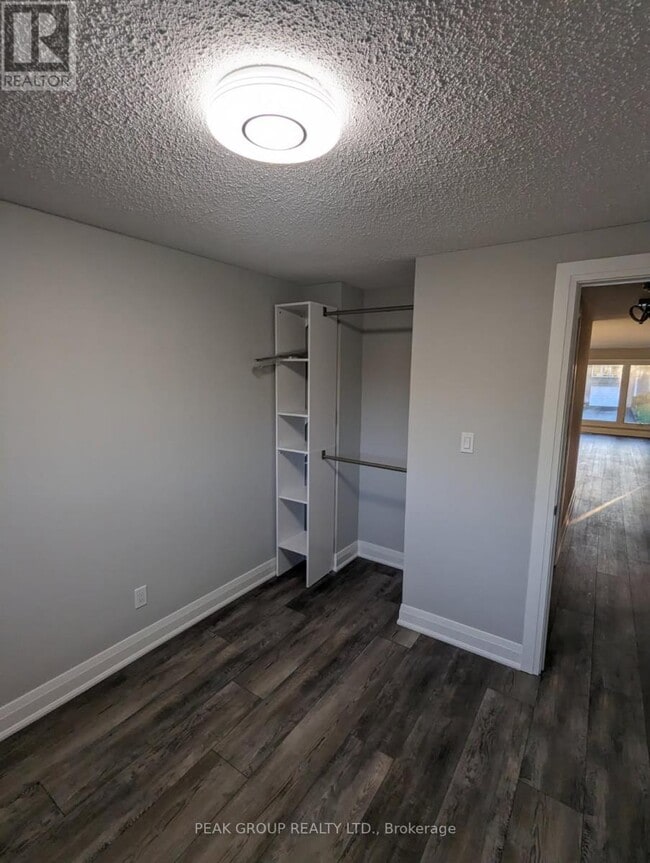 Building Photo - 5072 University Ave