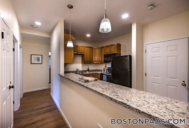 Building Photo - 757 Highland Ave