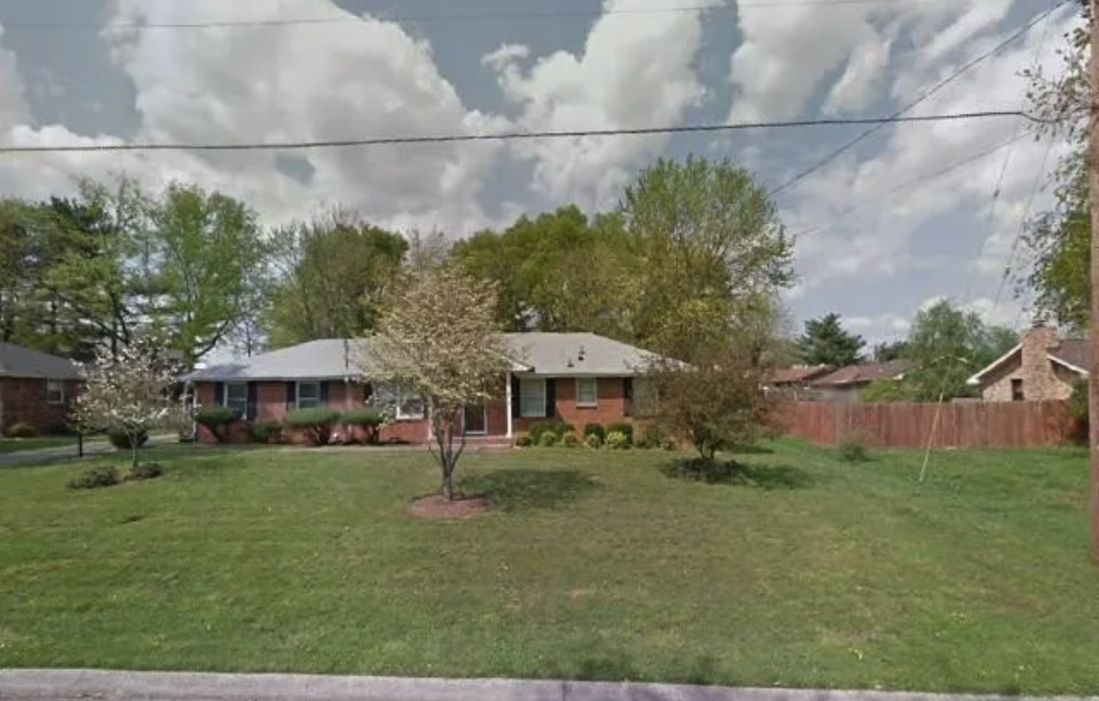 Primary Photo - 3 bd/2 bth w/huge bonus room. Fenced yard