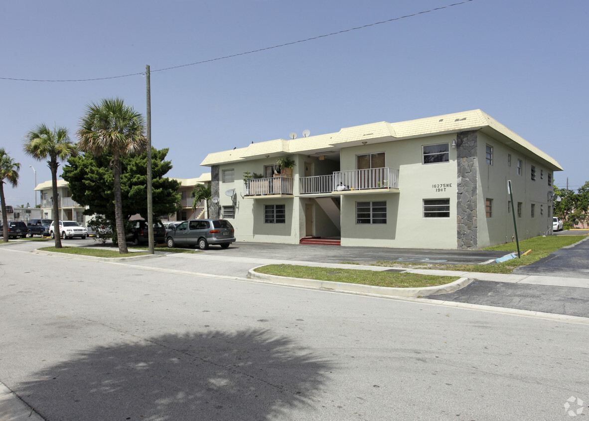 Foto del edificio - 163rd Street Apartments