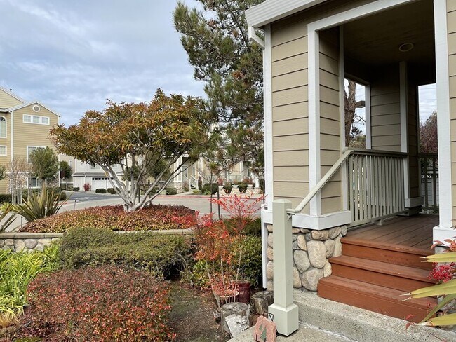 Building Photo - Townhouse for Rent