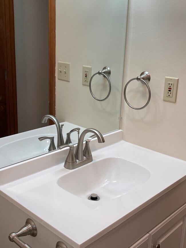 30 Mansfield Dr, Northford, CT 06472 Apartments Northford, CT