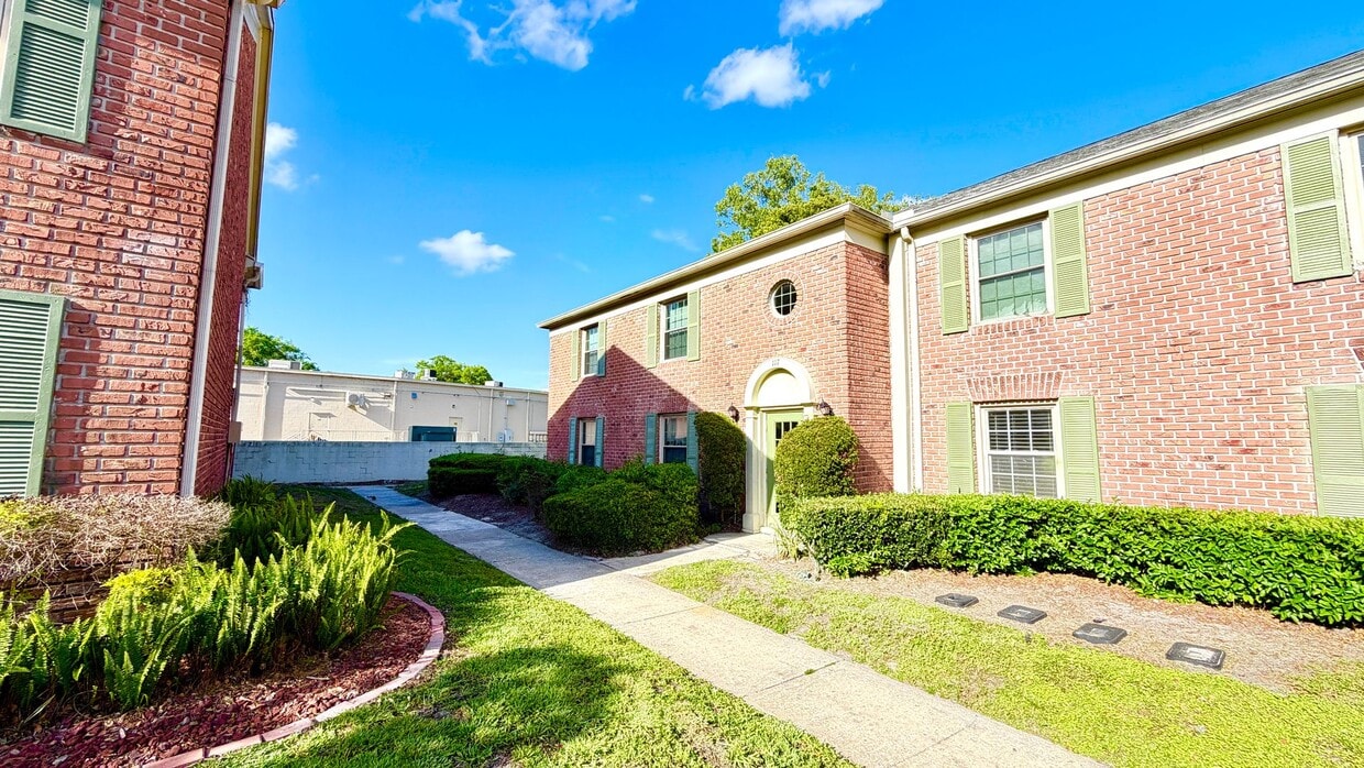 Timeless Charm Meets Modern Living — A 2BD/2BA Casselberry Gem You’ll Fall In Love With! WASHER &... - Timeless Charm Meets Modern Living — A 2BD/2BA Casselberry Gem You’ll Fall In Love With! WASHER &...