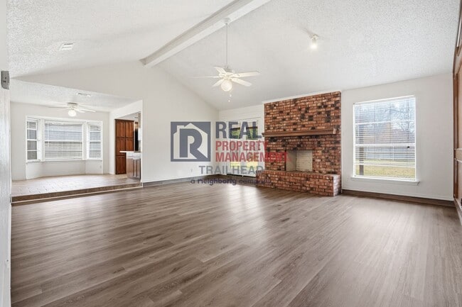 Foto del edificio - Updated 3-Bedroom Home with Large Fenced Yard in a Great Location