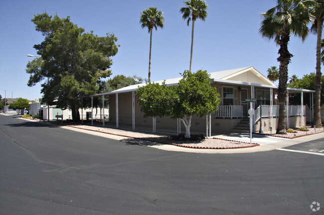 Building Photo - Paradise North
