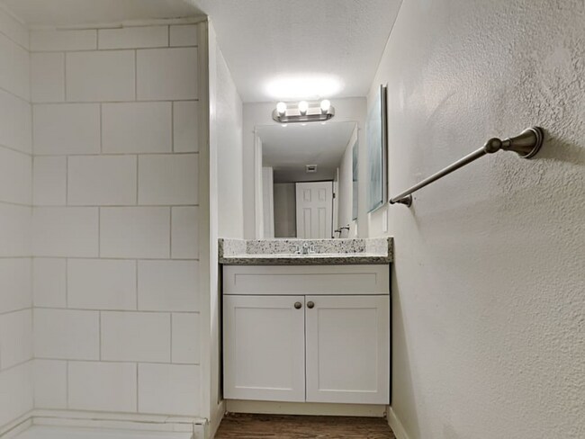 Foto del edificio - 6930 Sugar Creek Cir