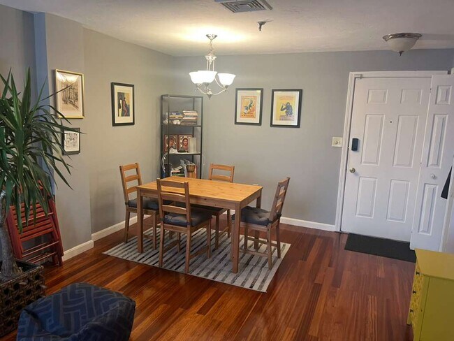 Foto del edificio - 230 Willard St