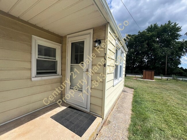 Building Photo - 1 Bedroom 1 Bath Home with a bonus room in...