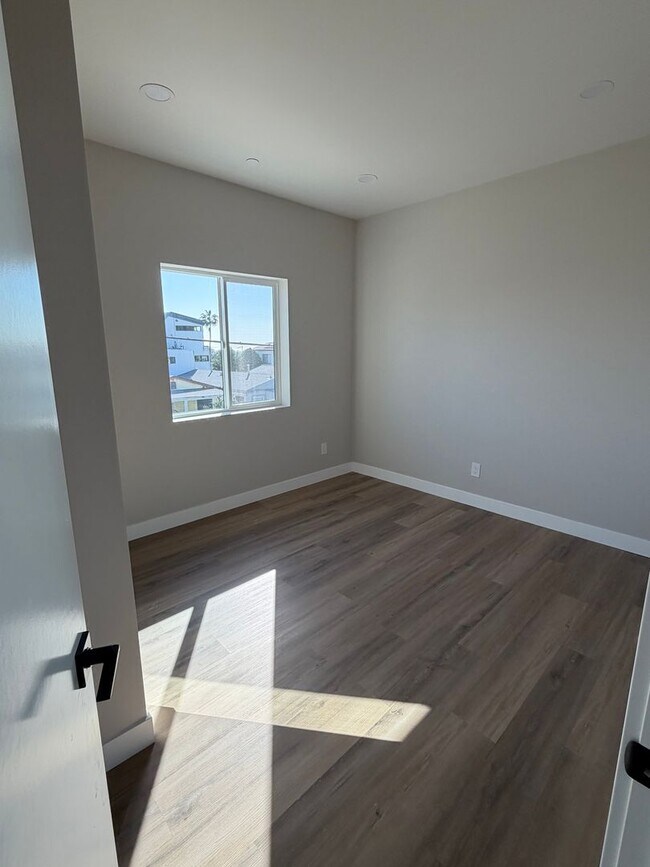 Foto del edificio - 3365 A St