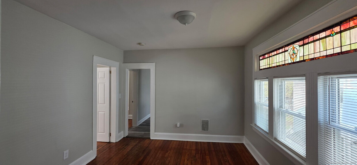 Primary Photo - 111 Smith St