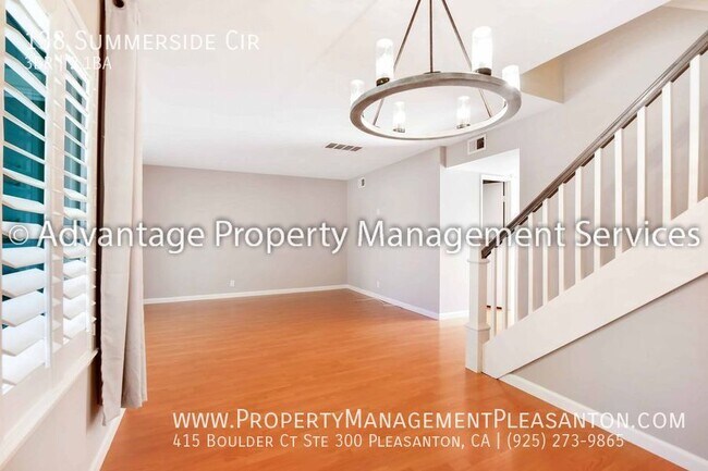 Building Photo - 3 bed / 2.5 bath, 1,542.00 sq ft Townhome ...