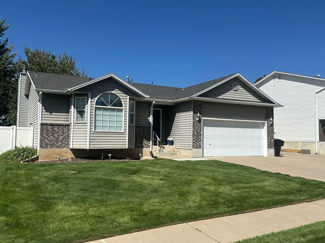 Primary Photo - Desirable Kaysville Area/ 5 Bedroom Home