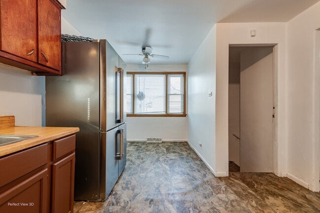 Building Photo - 2130 W 71st Pl