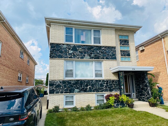 Foto del edificio - 6216 W Lawrence Ave