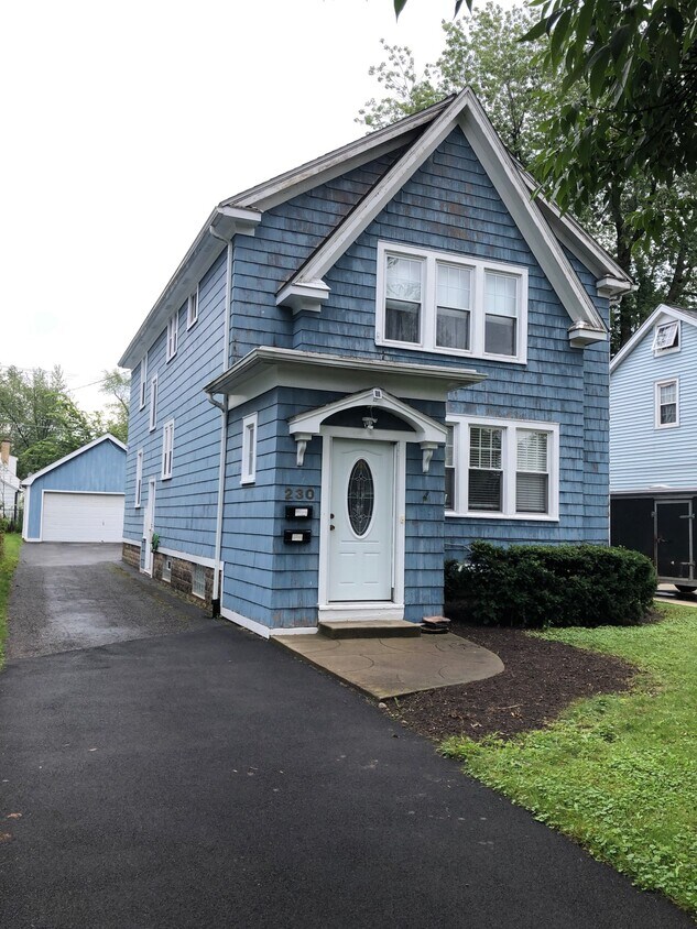 Building Photo - 230 Hamilton Dr