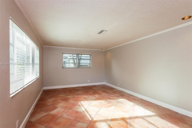 Foto del edificio - 120 SW 7th Terrace