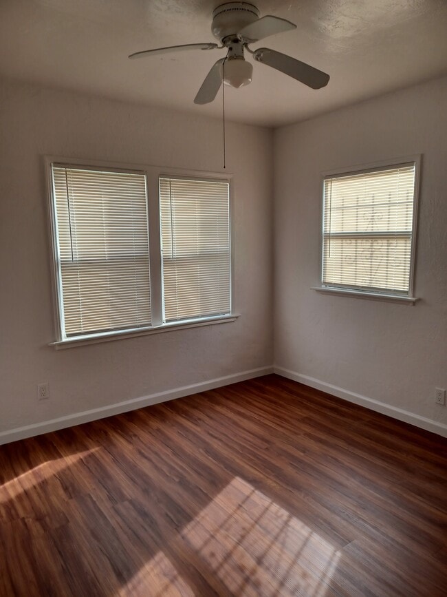 Foto del edificio - 3129 64th Ave