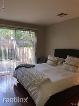 Building Photo - 2 br, 3 bath House - 4827 La Vella Dr