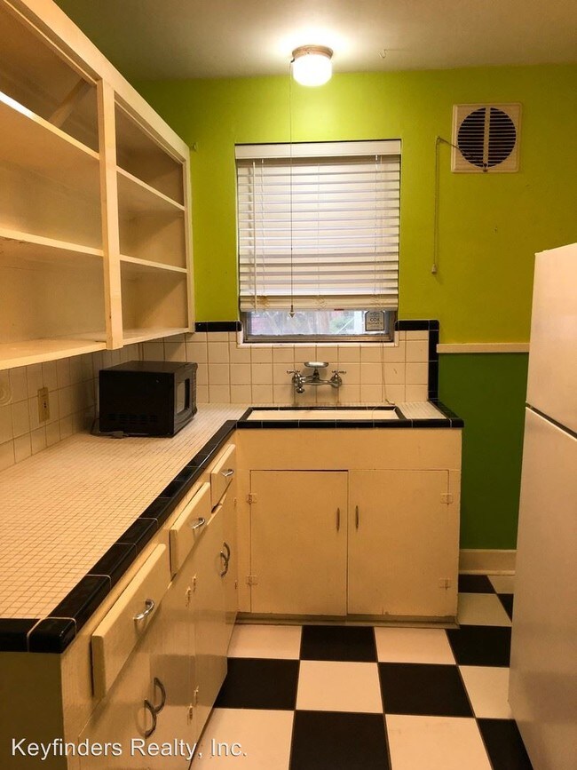 Building Photo - 1 br, 1 bath House - 748 S. Acadian Thwy. #2