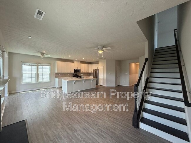 Building Photo - 2194 Schmidt Dr W