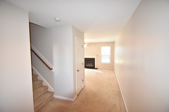 Building Photo - 3 Bedroom and 2.5 Bath in Hollies at Westg...