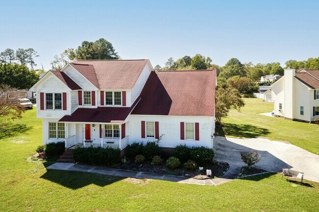 Foto del edificio - Large Three Bedroom Home!