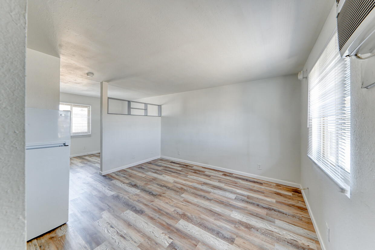 Foto principal - 2437 Clifford Ave