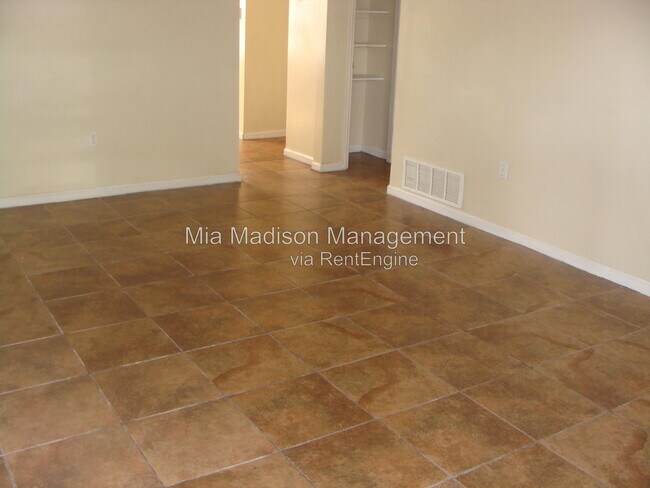 Foto del edificio - 1 Oak Forest Ln