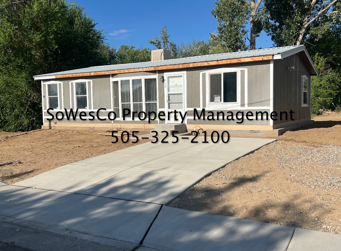 Foto principal - 3 Bedroom 2 Full Bath Home near Downtown