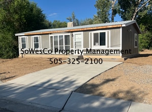 Building Photo - 313 N Lorena Ave