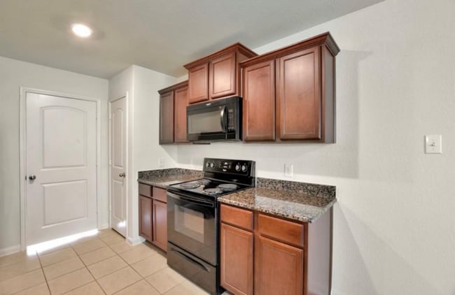 Building Photo - 15418 Hillside Ml Dr