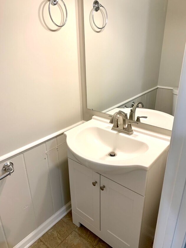 Foto principal - Inglewood 2 BR 1.5 Bath duplex available O...