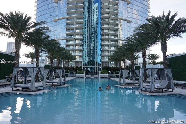 Foto del edificio - 851 NE 1st Ave
