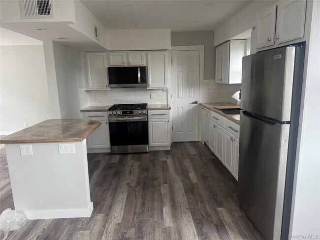 Foto del edificio - 216 E Hudson St