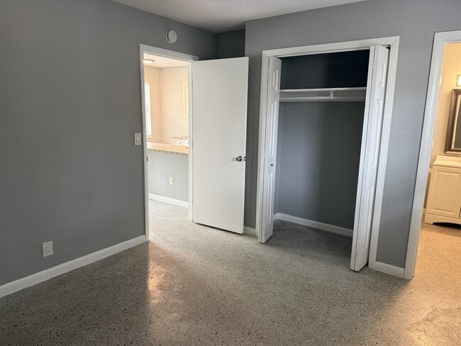 Foto del edificio - 1118 N H St