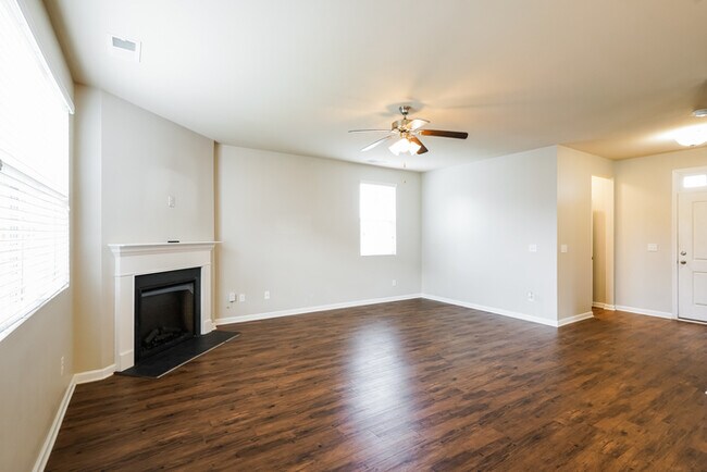 Foto del edificio - 220 Autumn Terrace Ln