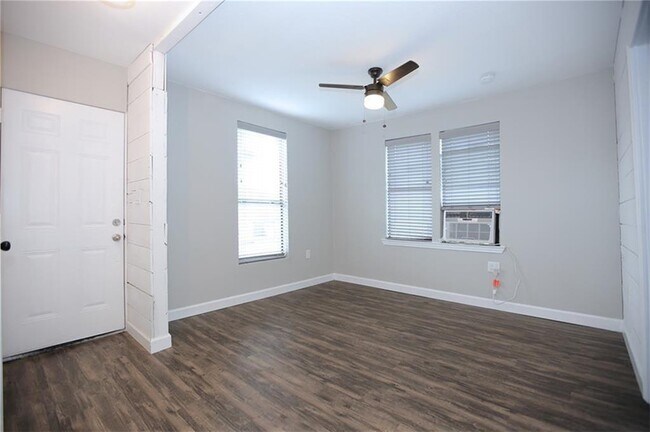 Foto del edificio - 5917-1-5912 Sherman St