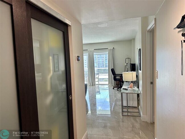 Foto del edificio - 2900 NE 30th St