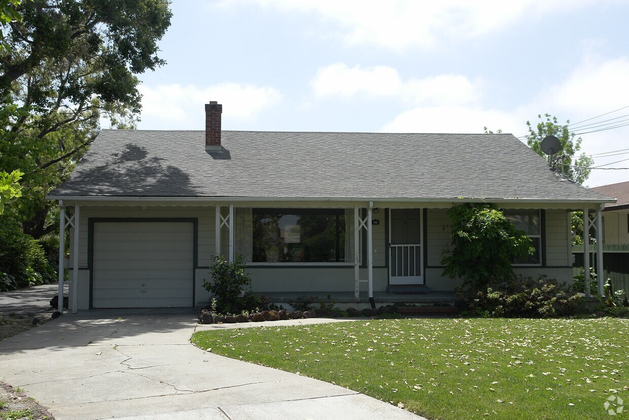 Foto principal - 789-791 795 Cherry Way