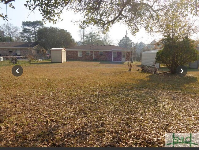 Foto del edificio - 242 Deerwood Dr