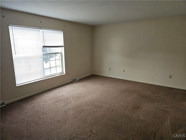 Building Photo - 290 Duer St