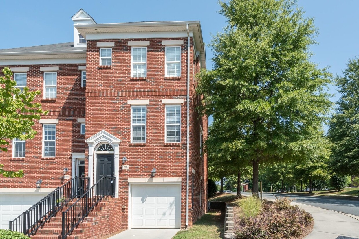 Primary Photo - Beautiful 2 bedroom townhome in Matthews