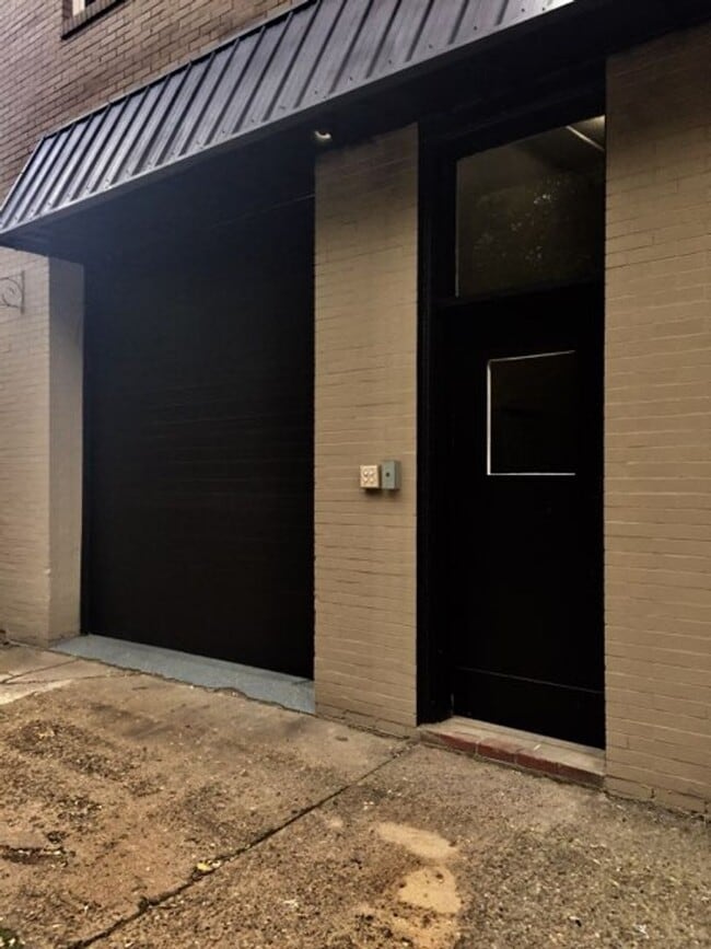 Building Photo - 414 E Lincoln Ave