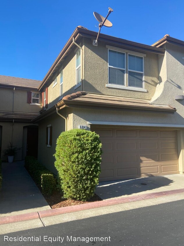 2 br, 2.5 bath House 604 Picasso Way House Rental in Folsom, CA