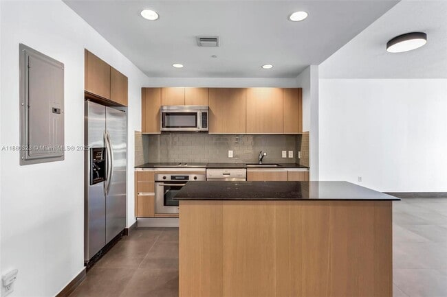 Building Photo - 1050 Brickell Ave
